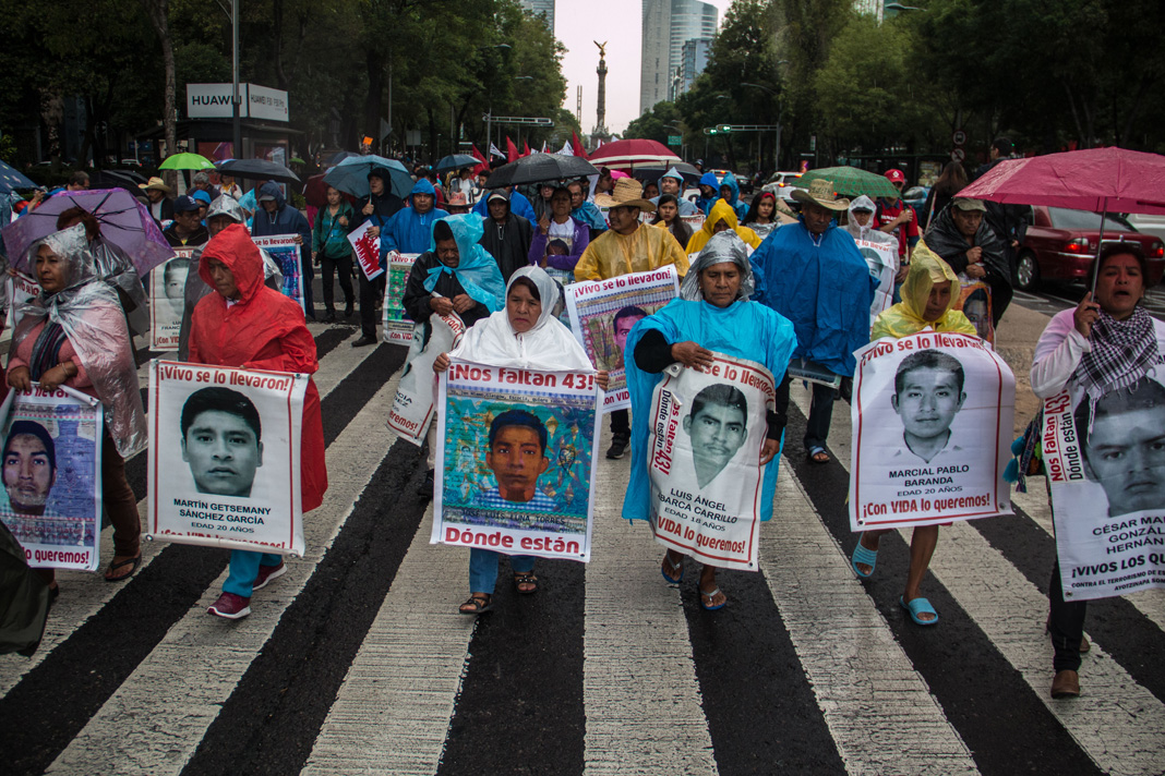 Ofrecen recompensa de 1.5 mdp para encontrar a normalistas de Ayotzinapa