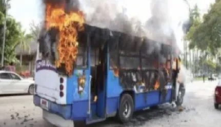 autobús quemado