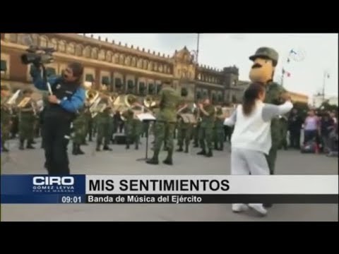 Banda del Ejército sorprende con flashmob en el Zócalo (VIDEO)