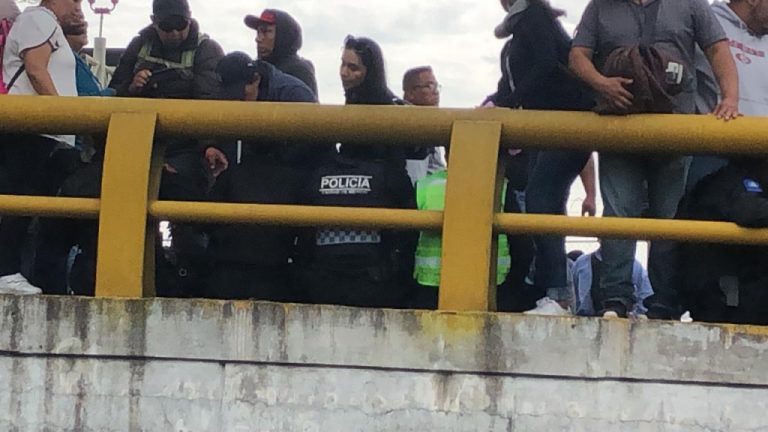 Policías federales retienen a policías de CDMX