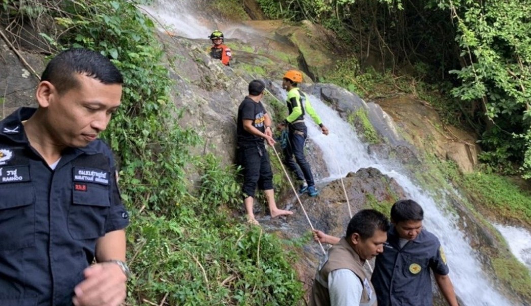 Selfie mortal en Tailandia: Muere tras caer por una cascada para tomarse la foto del recuerdo