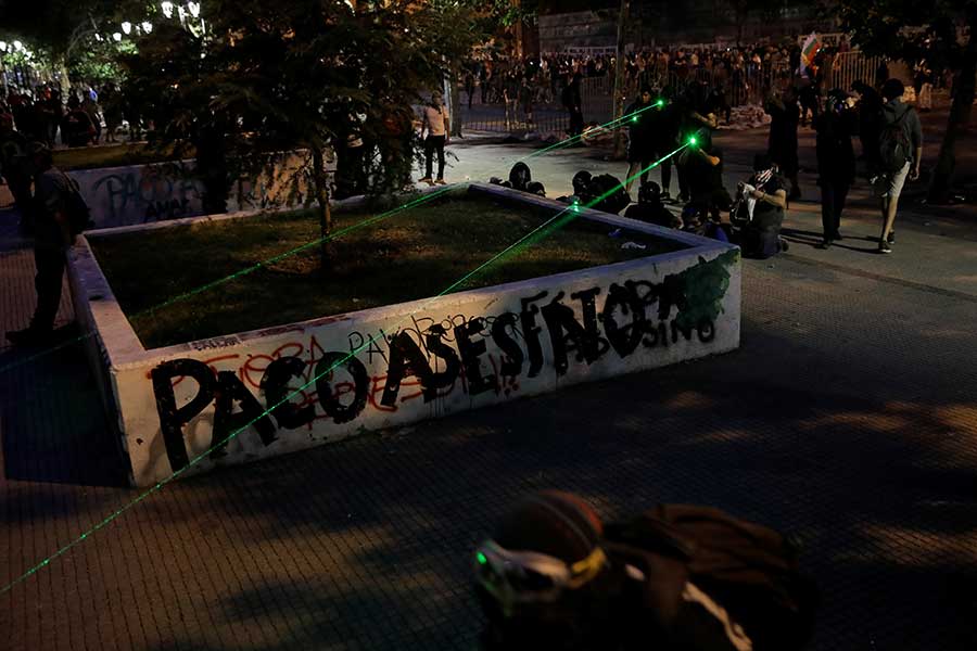 Noche de disturbios en Chile deja más de 130 detenidos