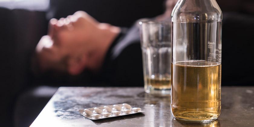 Mezclar alcohol con paracetamol trae riesgos para tu salud