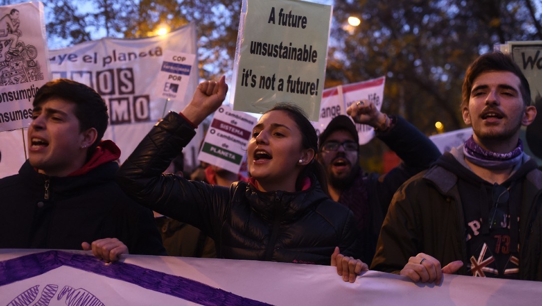 Participan miles en Marcha por el Clima con Greta Thunberg, en Madrid