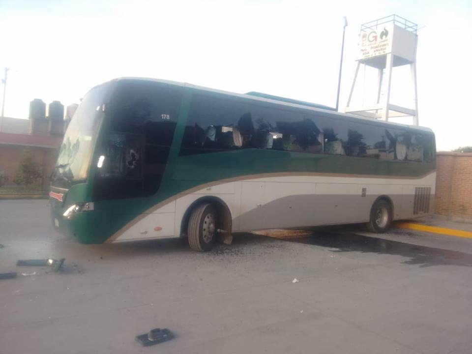 Alumnos de Normal de Tenería secuestran autobuses