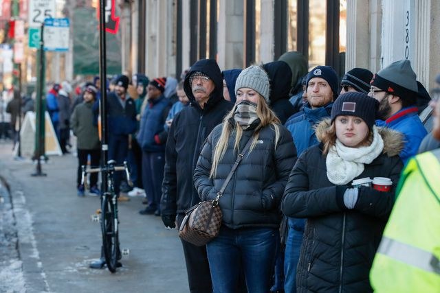 fila para comprar mariguana