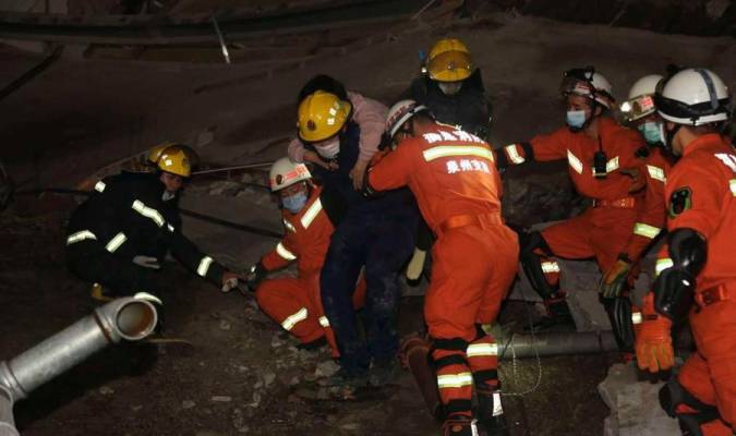 Mueren cuatro personas en cuarentena por coronavirus tras colapso de hotel