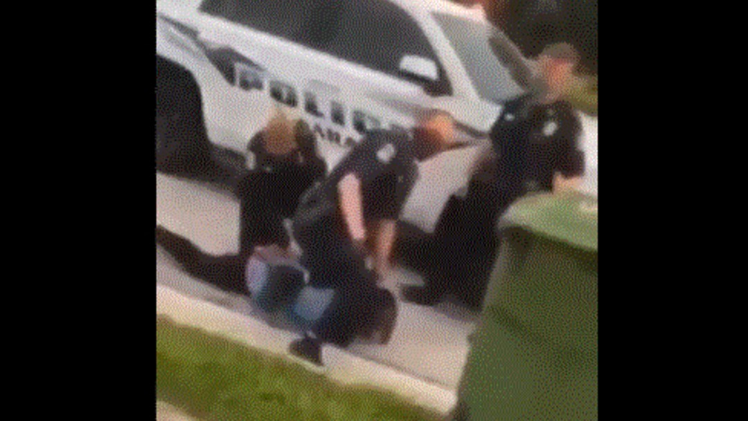 Divulgan video de policía sometiendo con rodilla a otro afroamericano en Florida