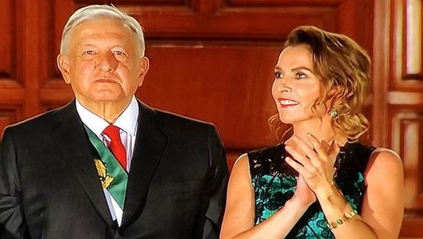 amlo y esposa