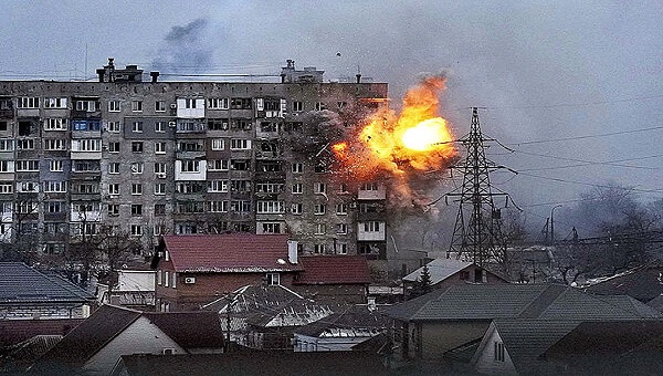 bombardeo a edificio en Ucrania